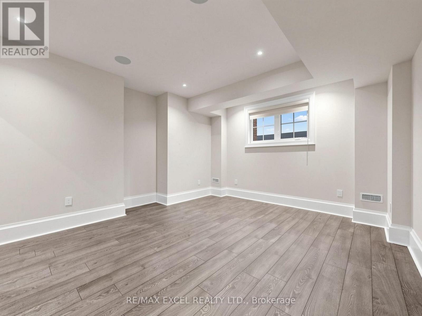 64 SUMMERFELDT CRESCENT - 45