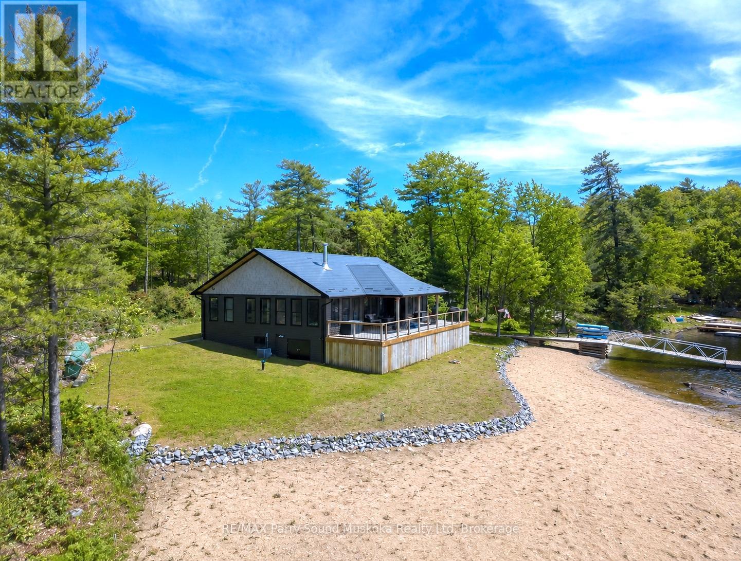 32 A11 ISLAND - 2