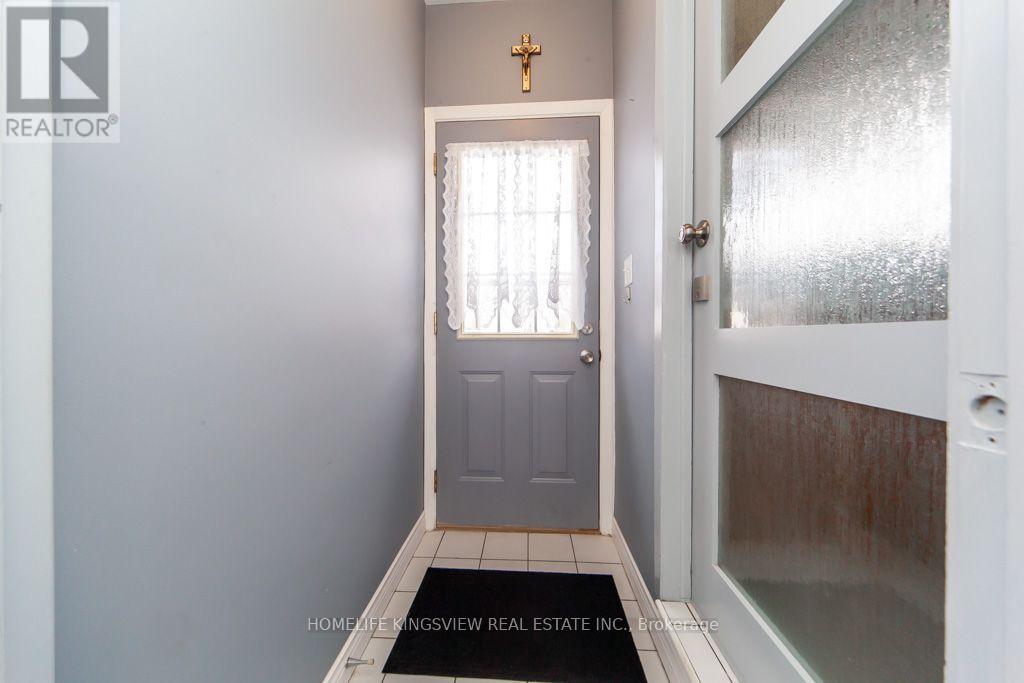 37 ALLAN DRIVE - 22