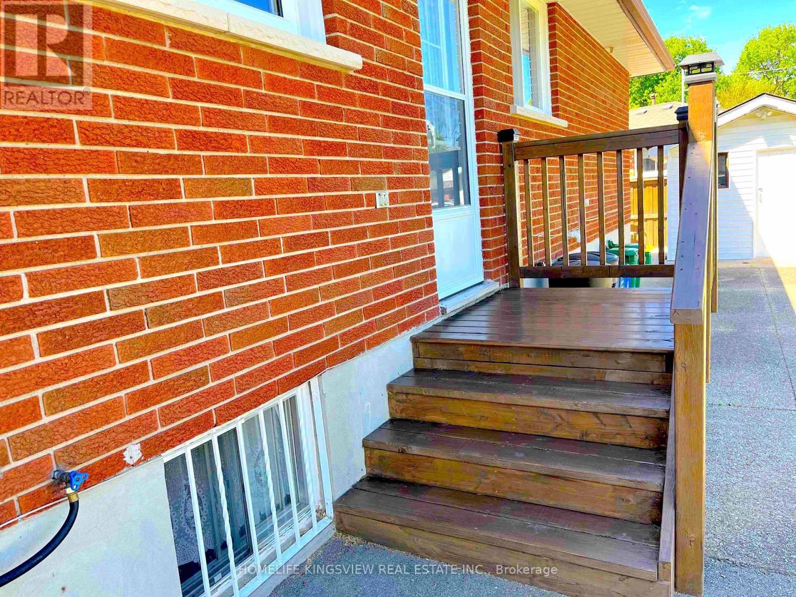 37 ALLAN DRIVE - 23