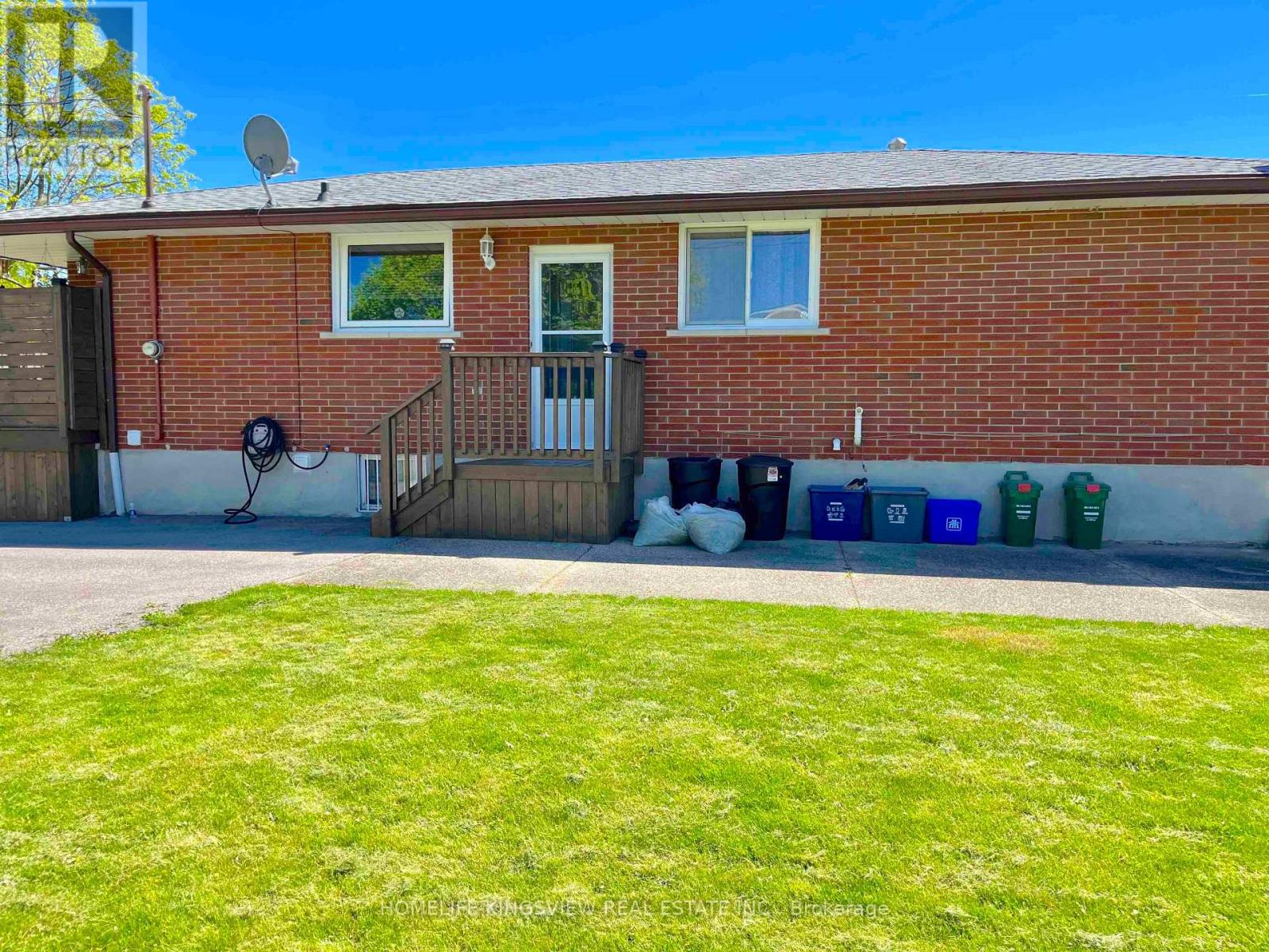 37 ALLAN DRIVE - 24