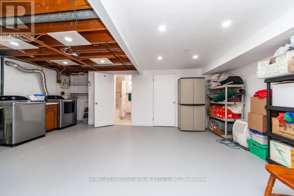 37 ALLAN DRIVE - 29
