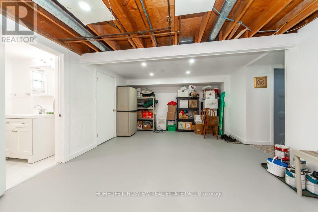 37 ALLAN DRIVE - 30