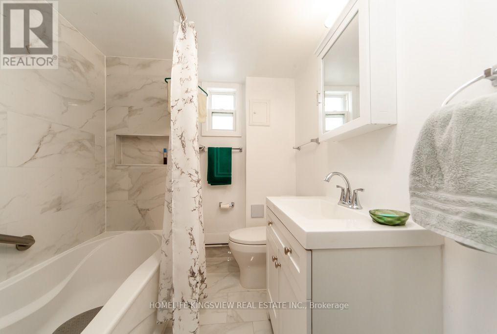 37 ALLAN DRIVE - 31