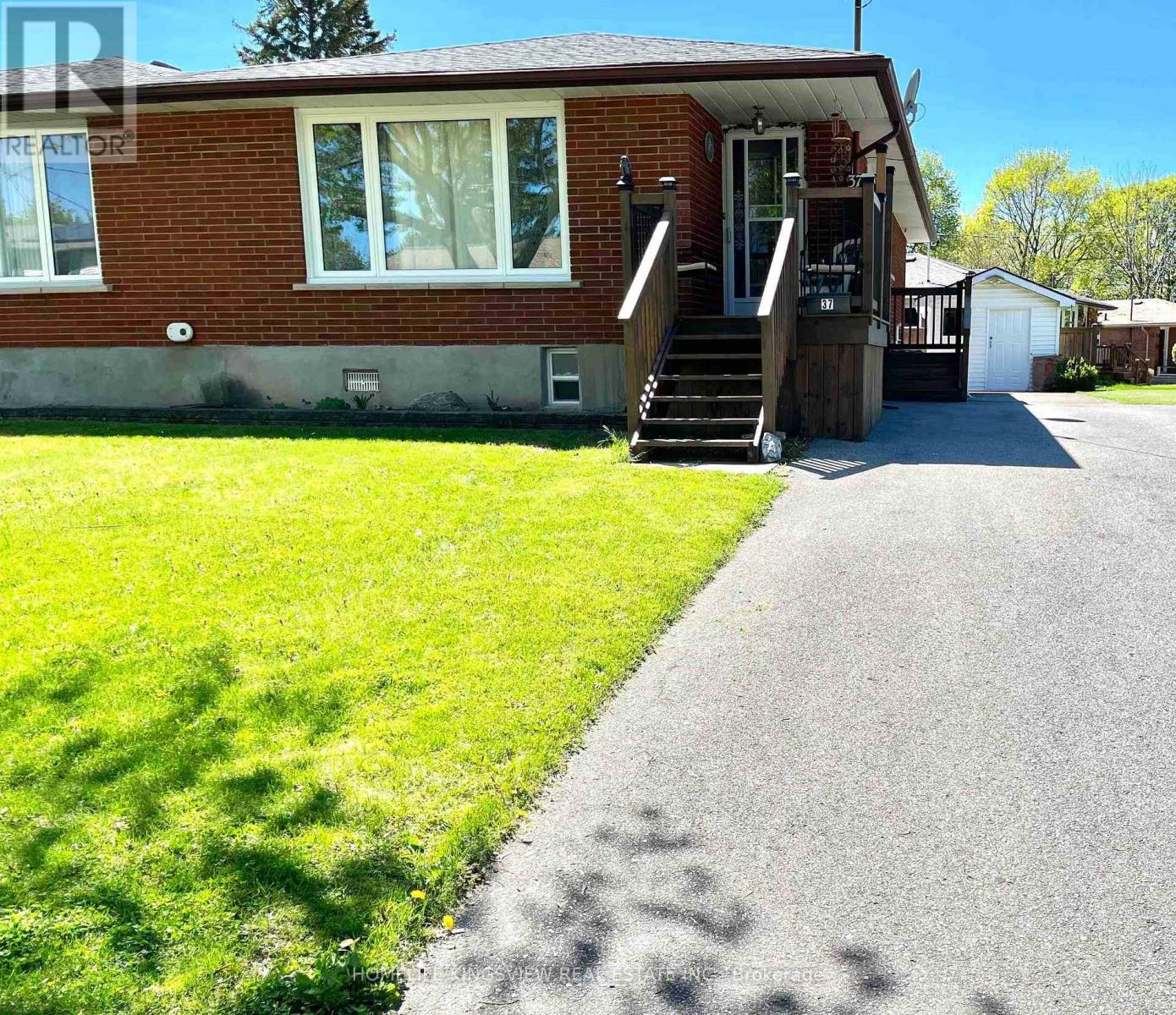 37 ALLAN DRIVE - 4