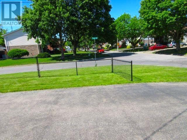 37 ALLAN DRIVE - 6
