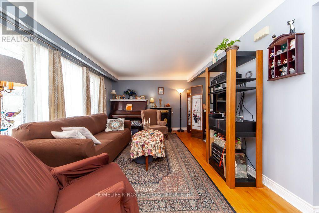 37 ALLAN DRIVE - 8