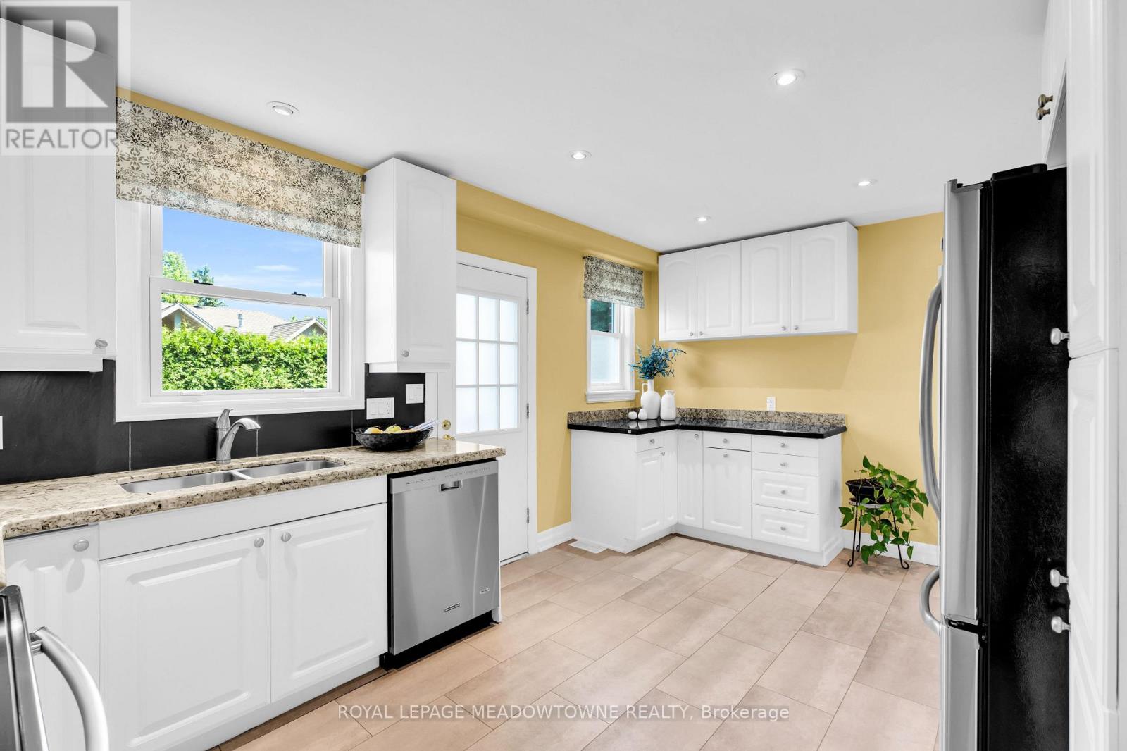 33 PARKER AVENUE - Image 12