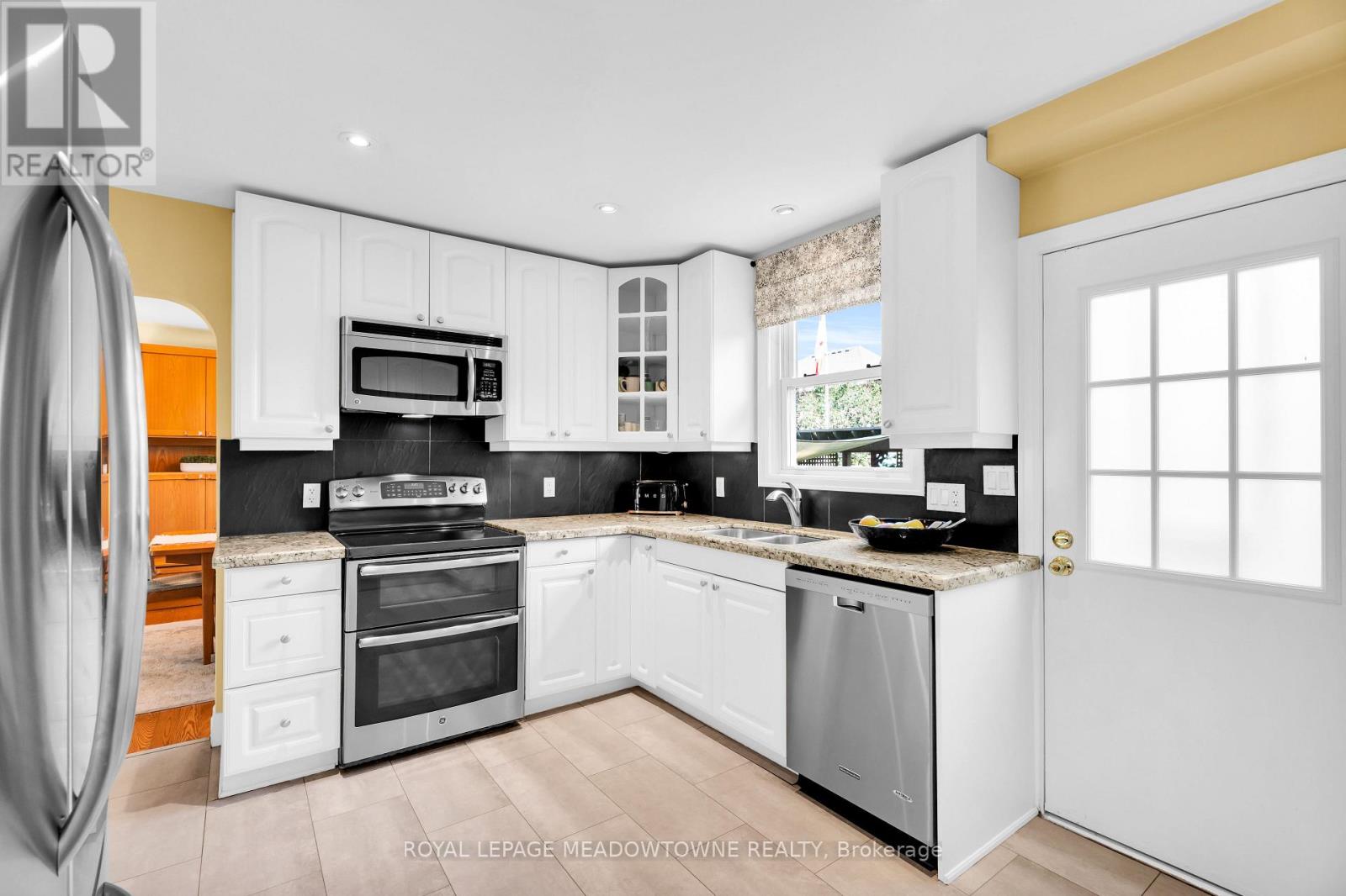 33 PARKER AVENUE - Image 14
