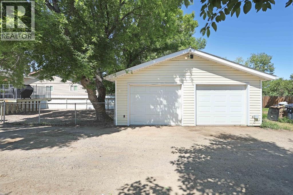 52 Marshall Drive W - Image 34