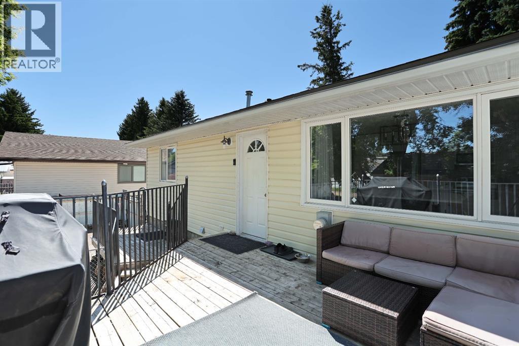 52 Marshall Drive W - Image 39