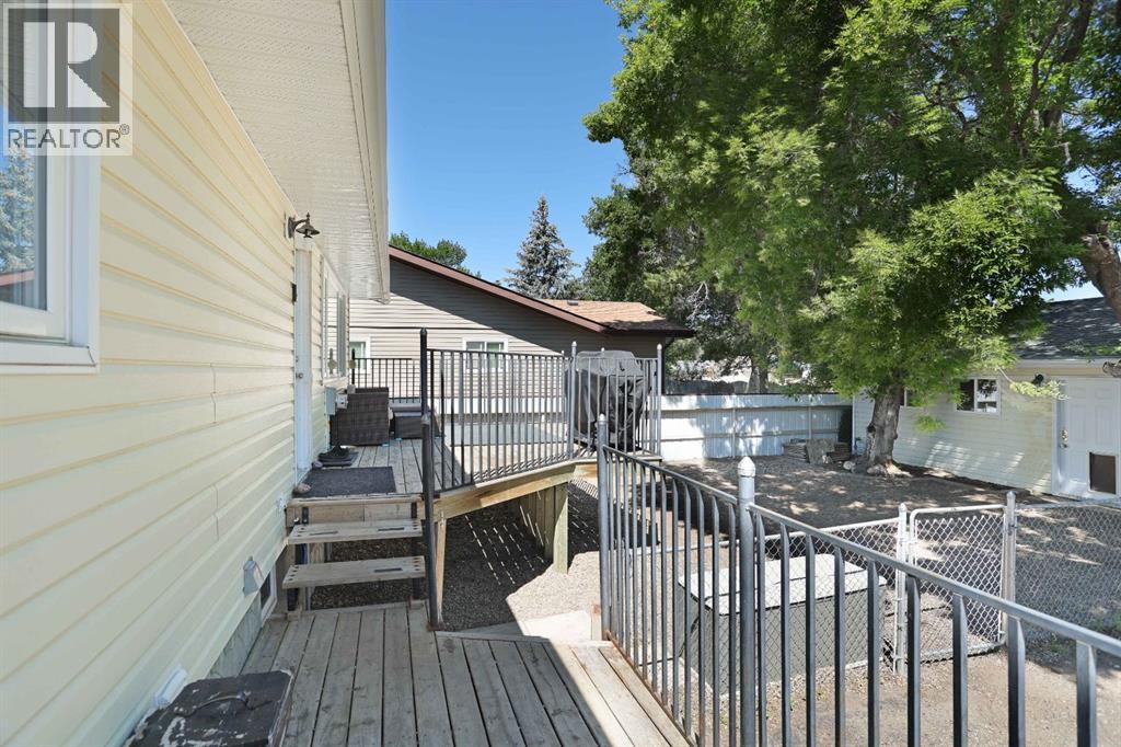 52 Marshall Drive W - Image 37