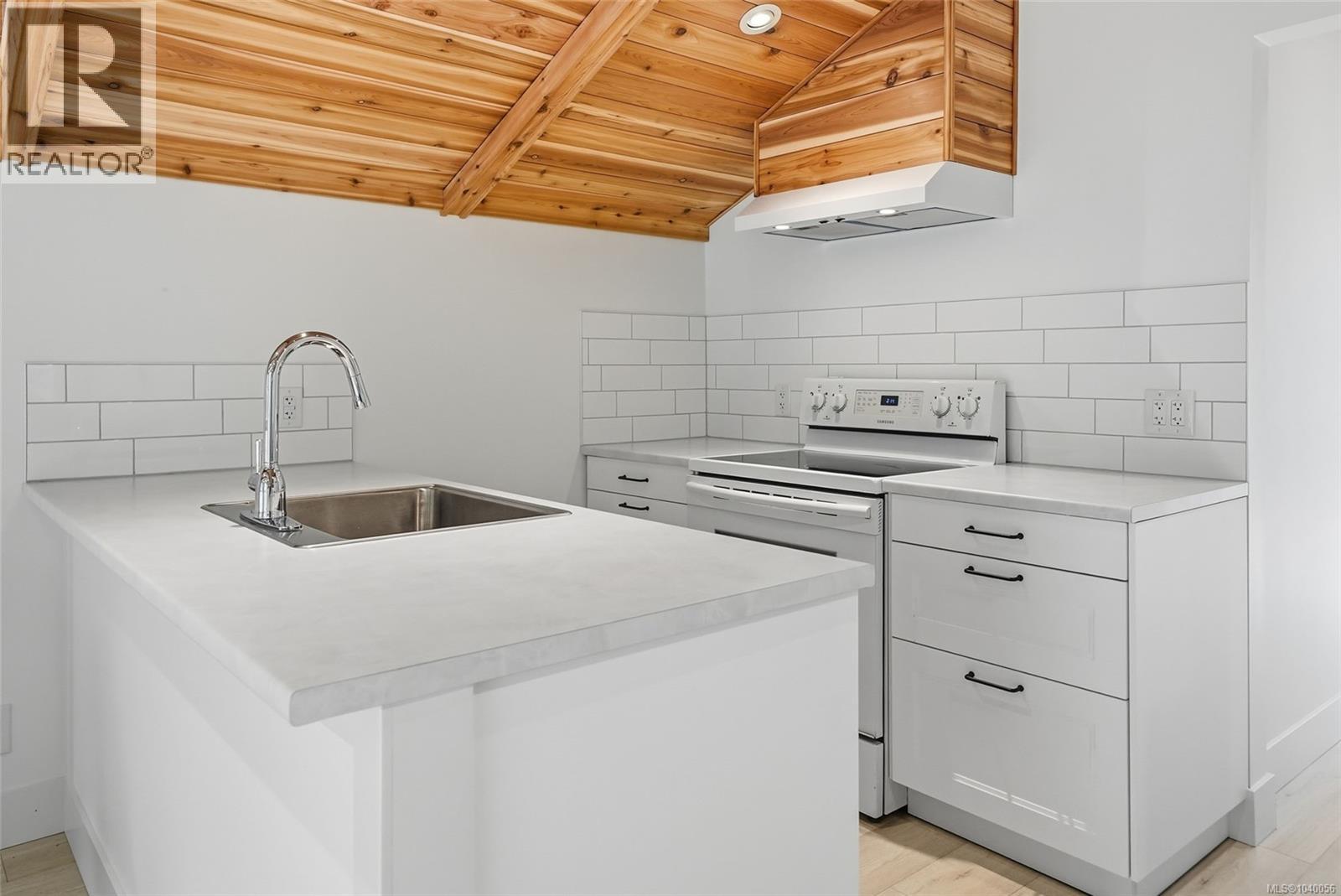 675 Little Blvd - 10