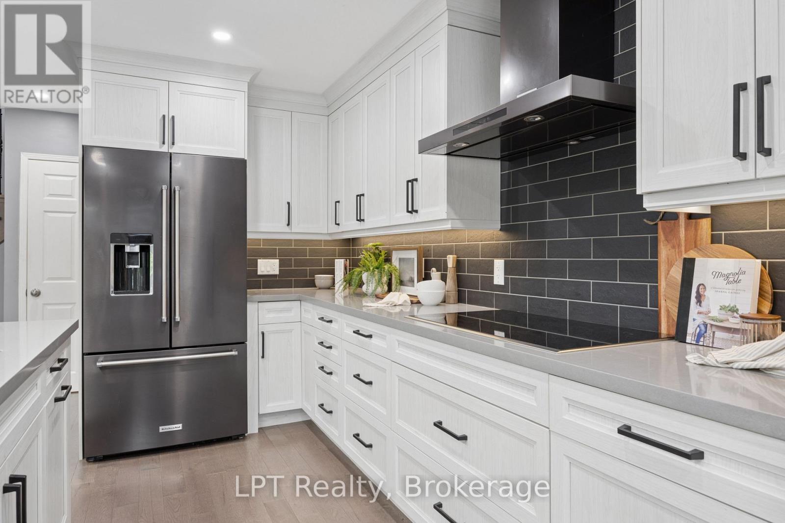 178 SANDRINGHAM DRIVE - 13