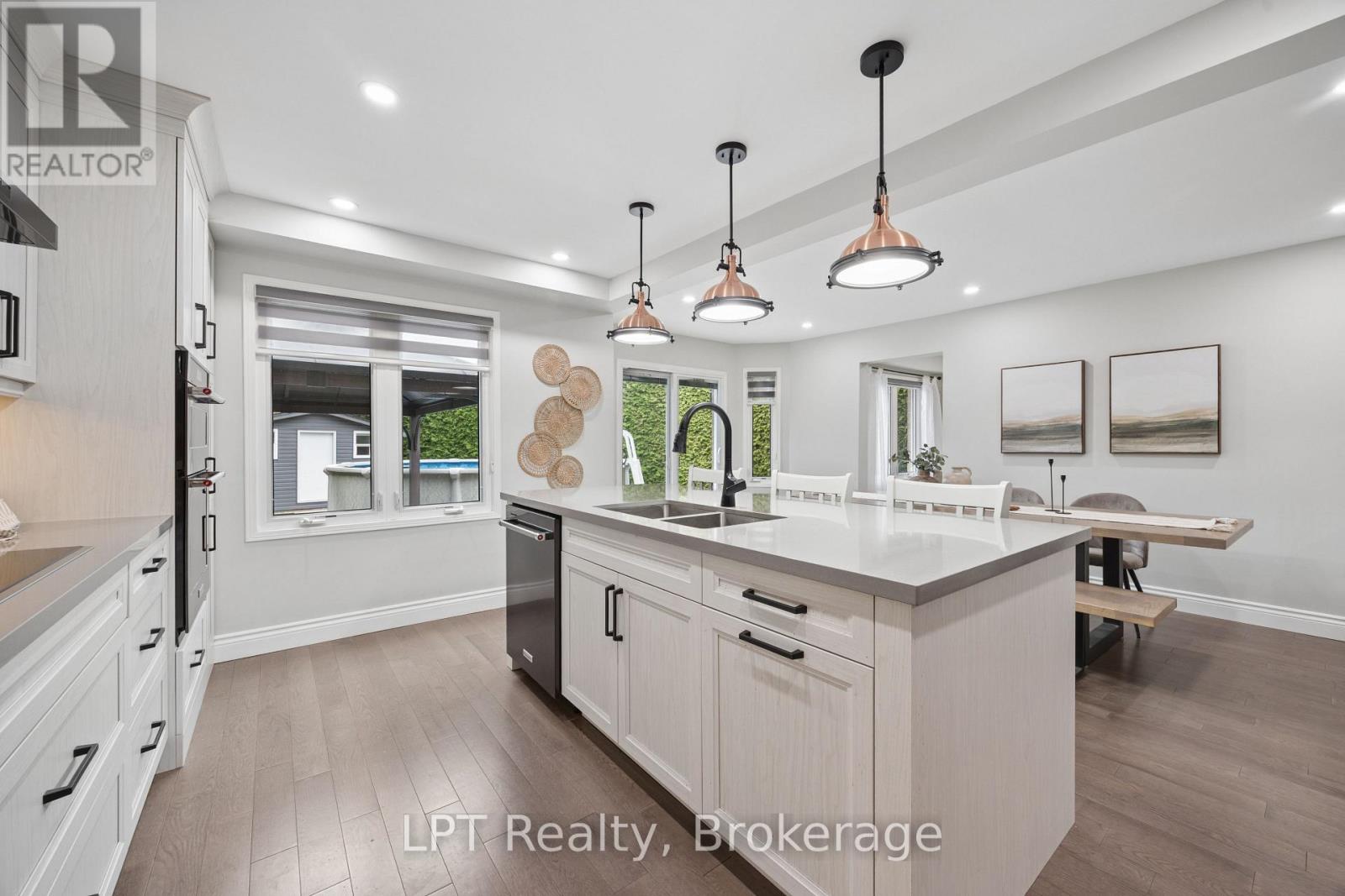178 SANDRINGHAM DRIVE - 14