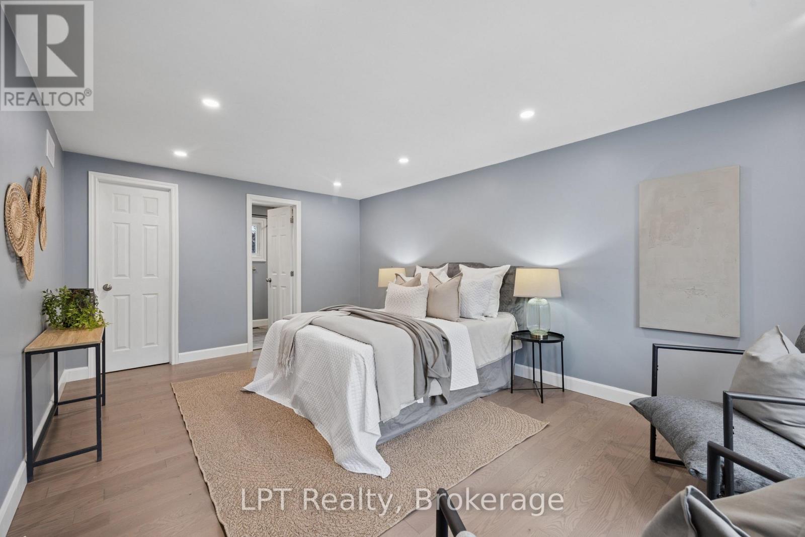 178 SANDRINGHAM DRIVE - 19