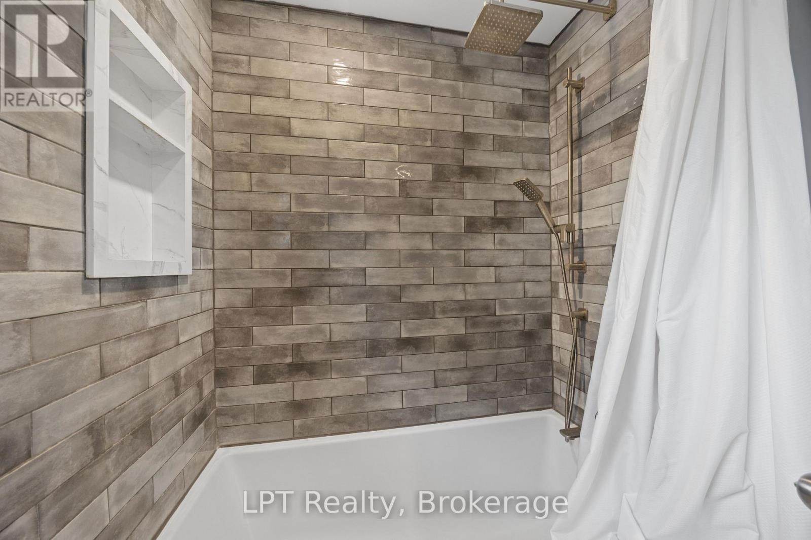 178 SANDRINGHAM DRIVE - 22