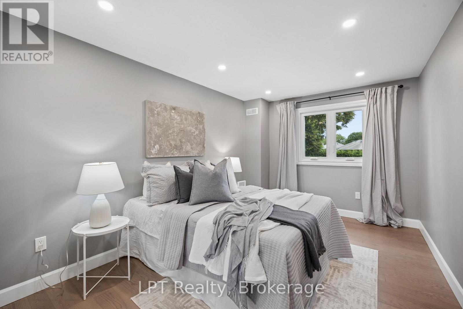 178 SANDRINGHAM DRIVE - 23