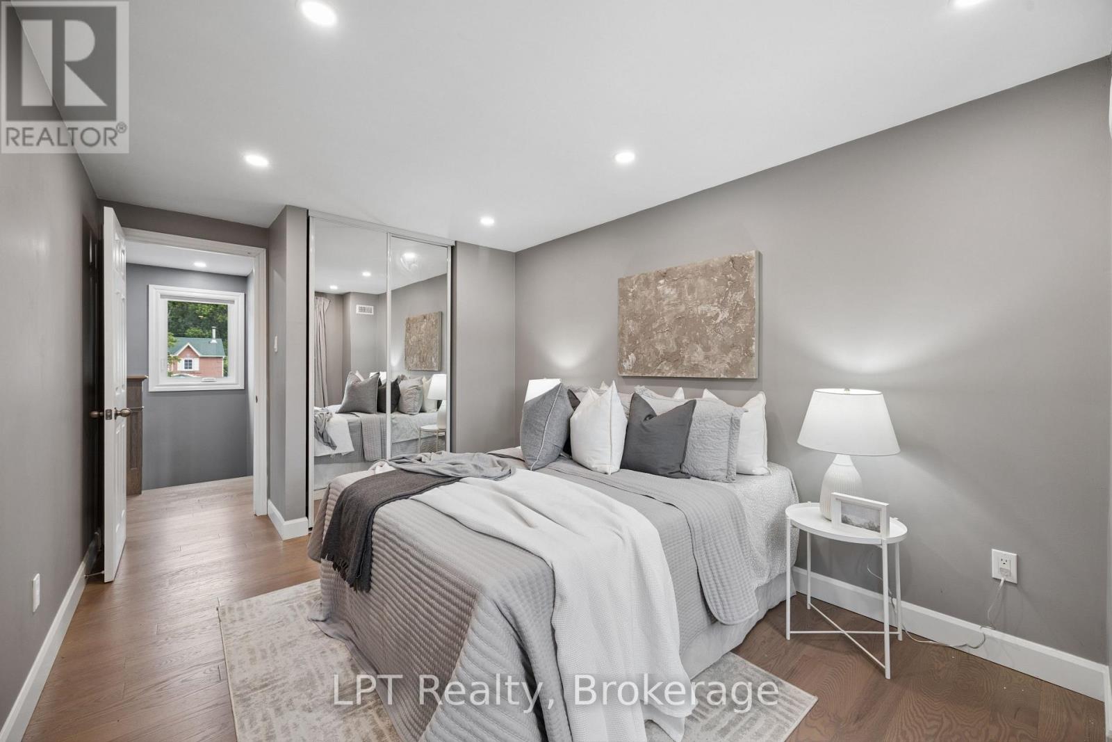178 SANDRINGHAM DRIVE - 24