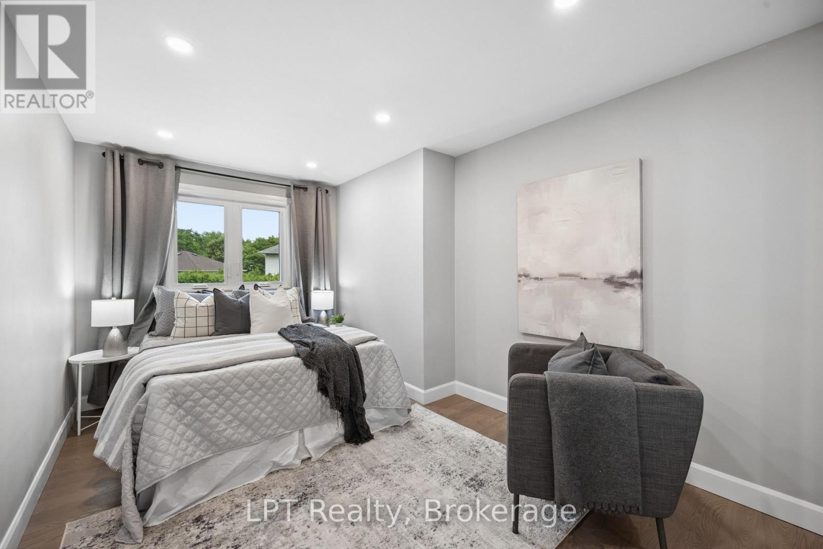 178 SANDRINGHAM DRIVE - 26