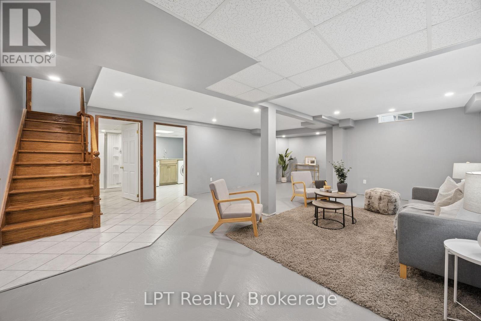 178 SANDRINGHAM DRIVE - 28