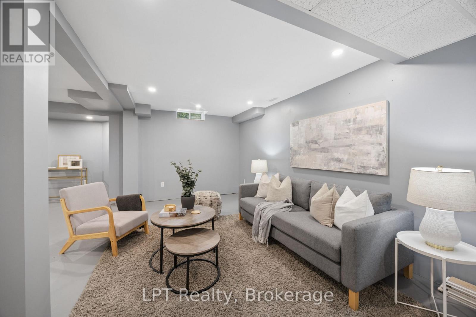 178 SANDRINGHAM DRIVE - 30