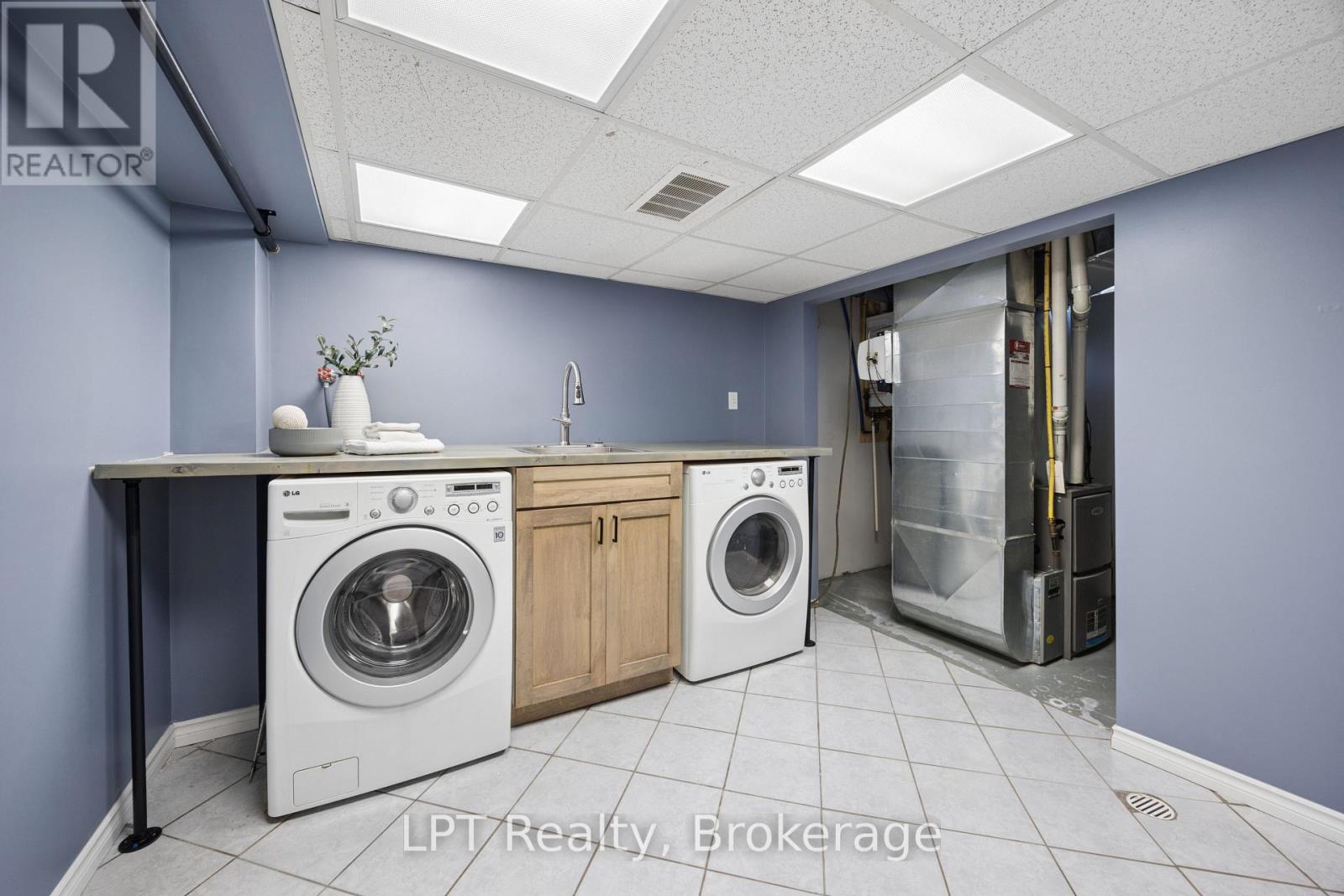 178 SANDRINGHAM DRIVE - 32