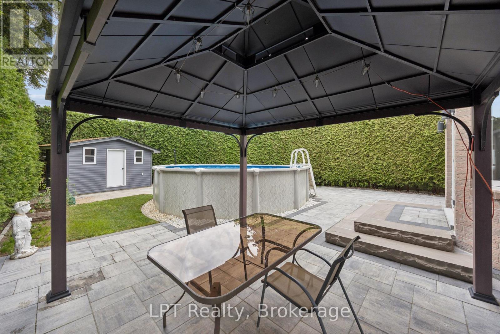 178 SANDRINGHAM DRIVE - 34