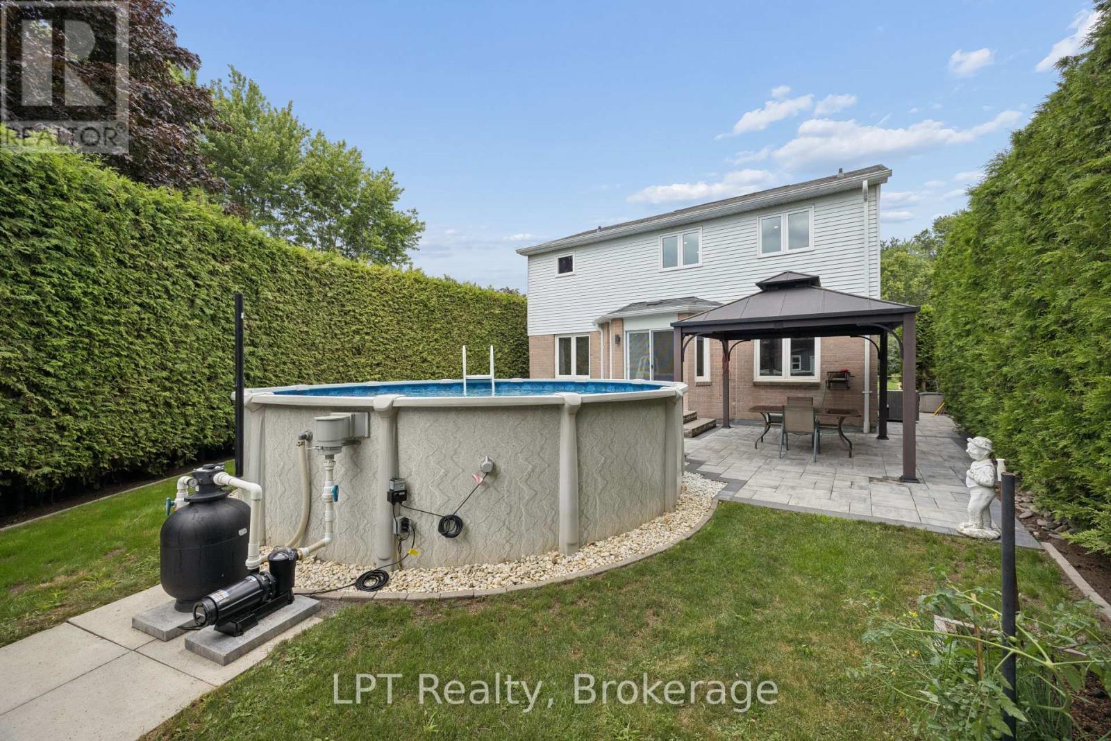 178 SANDRINGHAM DRIVE - 39