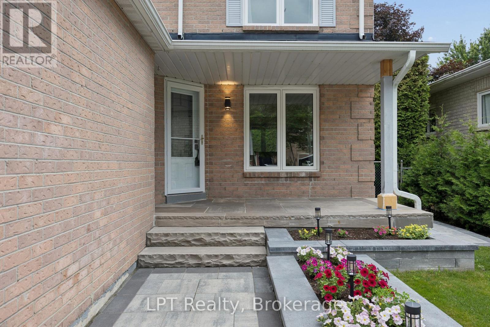 178 SANDRINGHAM DRIVE - 4