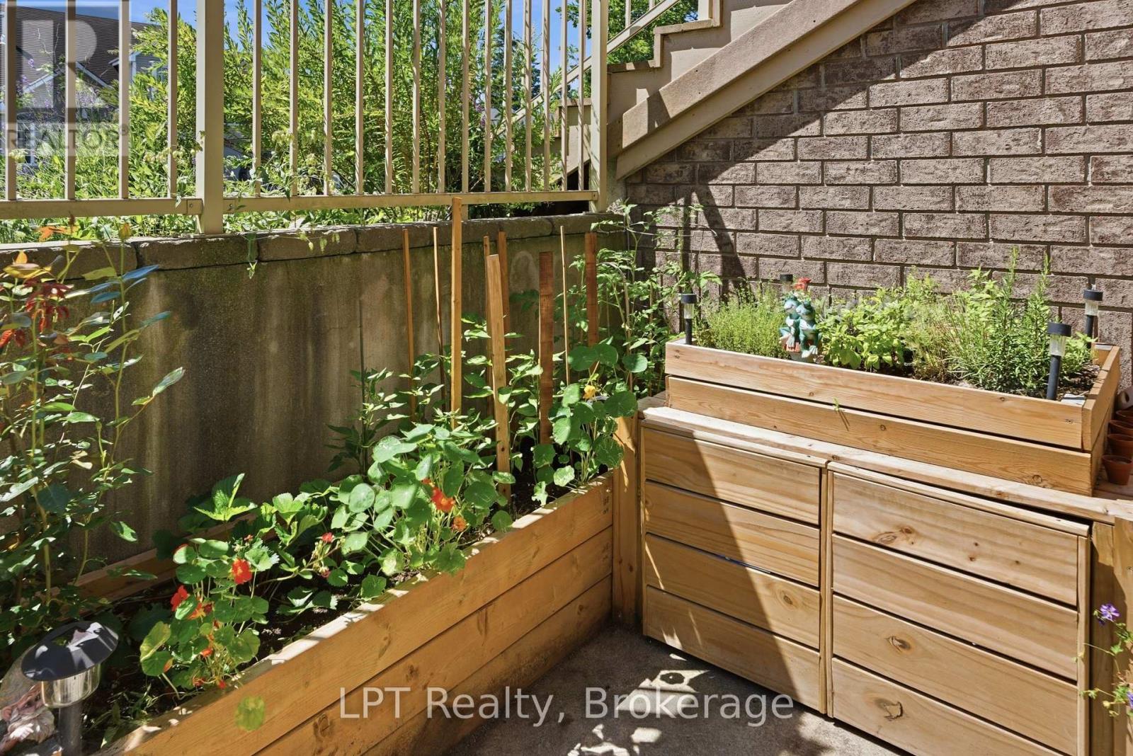 #5A 37 LAKE BREEZE COURT - 25