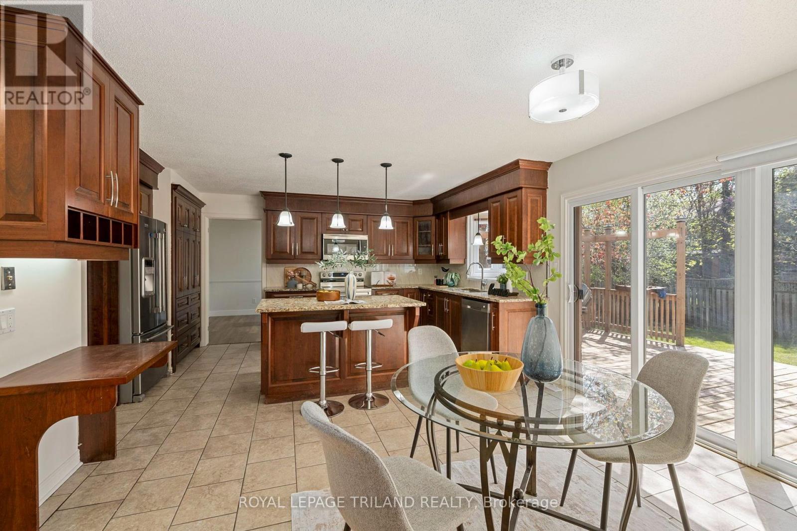 118 DEER VALLEY CRESCENT - 13