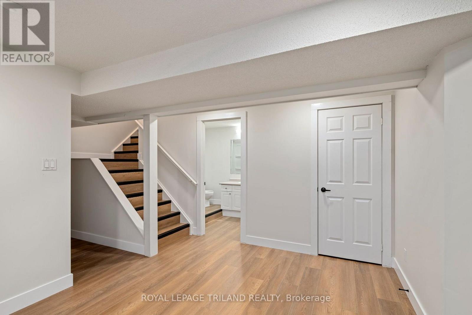 118 DEER VALLEY CRESCENT - 30