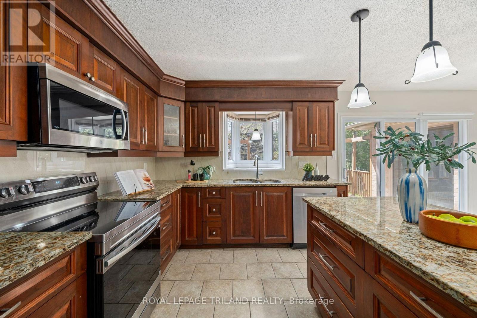 118 DEER VALLEY CRESCENT - 9