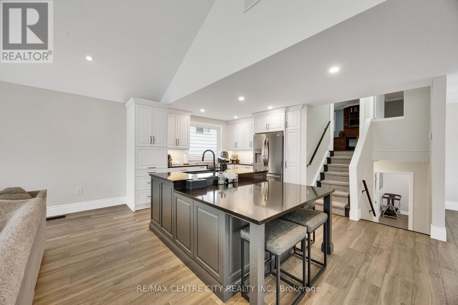 174 RIDGE STREET - 23