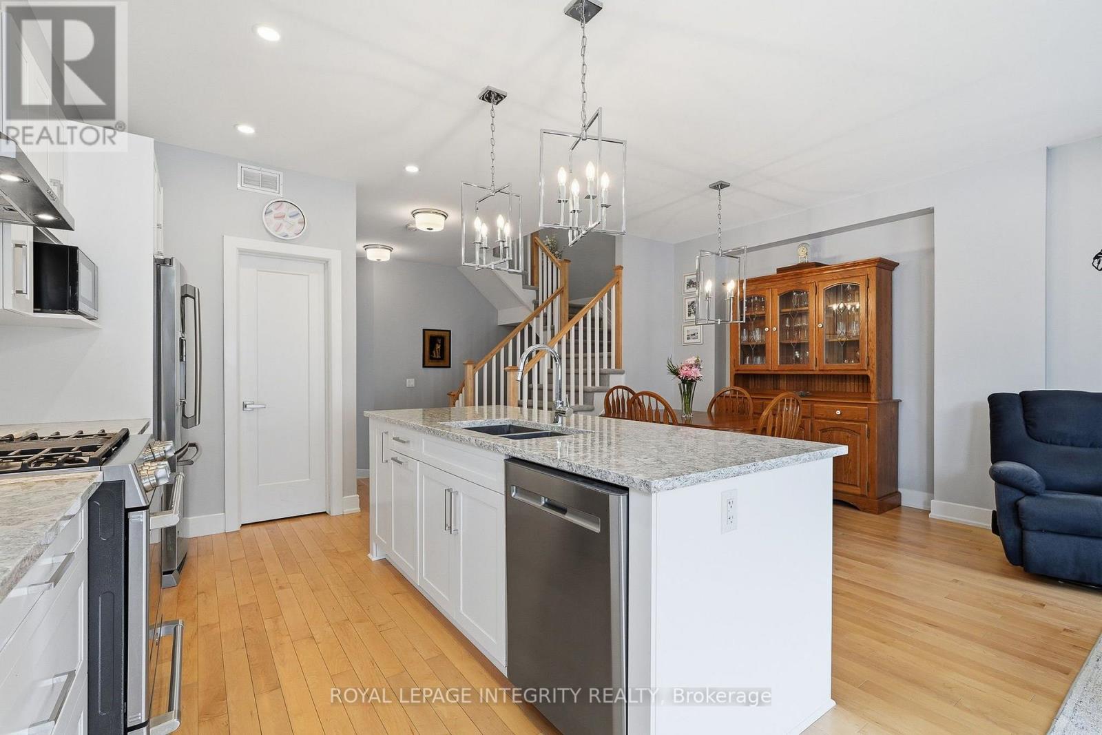 120 KESTREL STREET, Ottawa. Luxury613. By Peter Sagos - Image 10