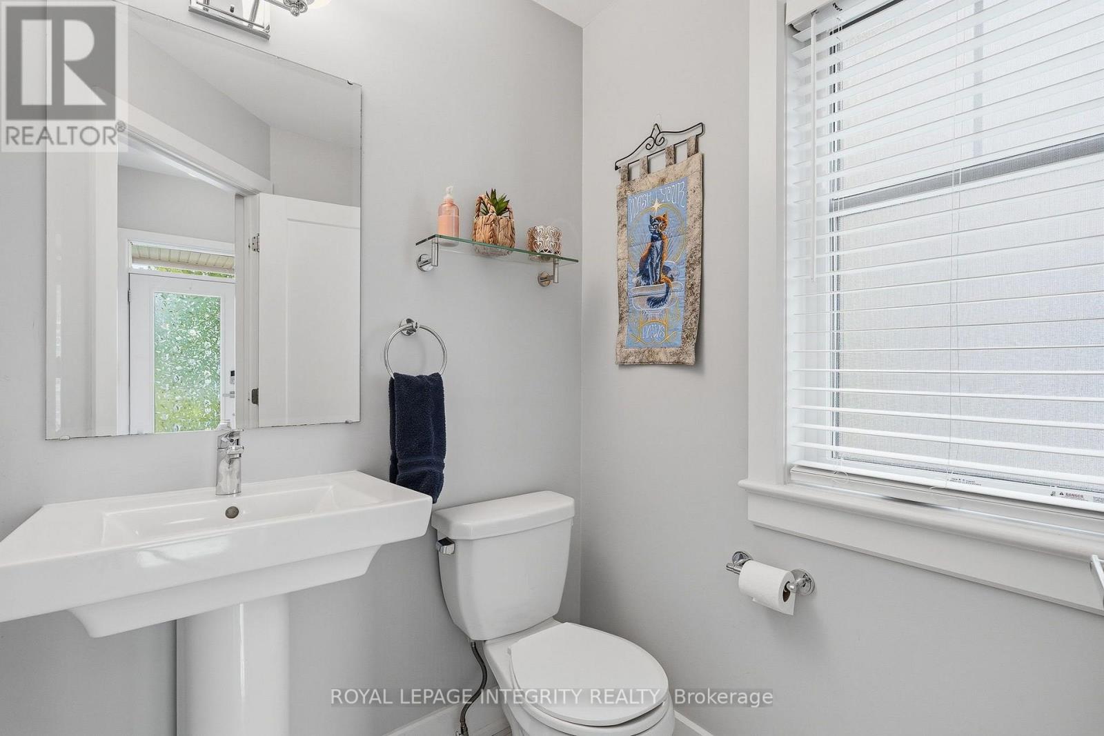 2 piece bath-main level