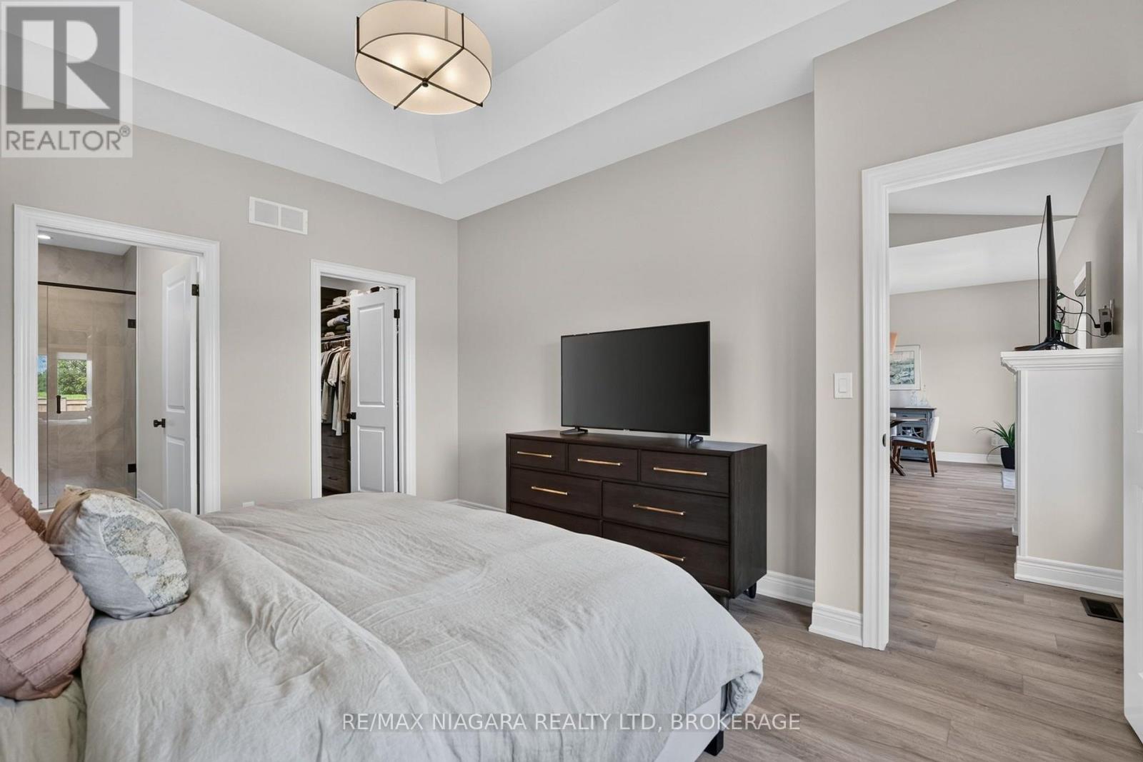 24 PEACHTREE LANE - Image 22