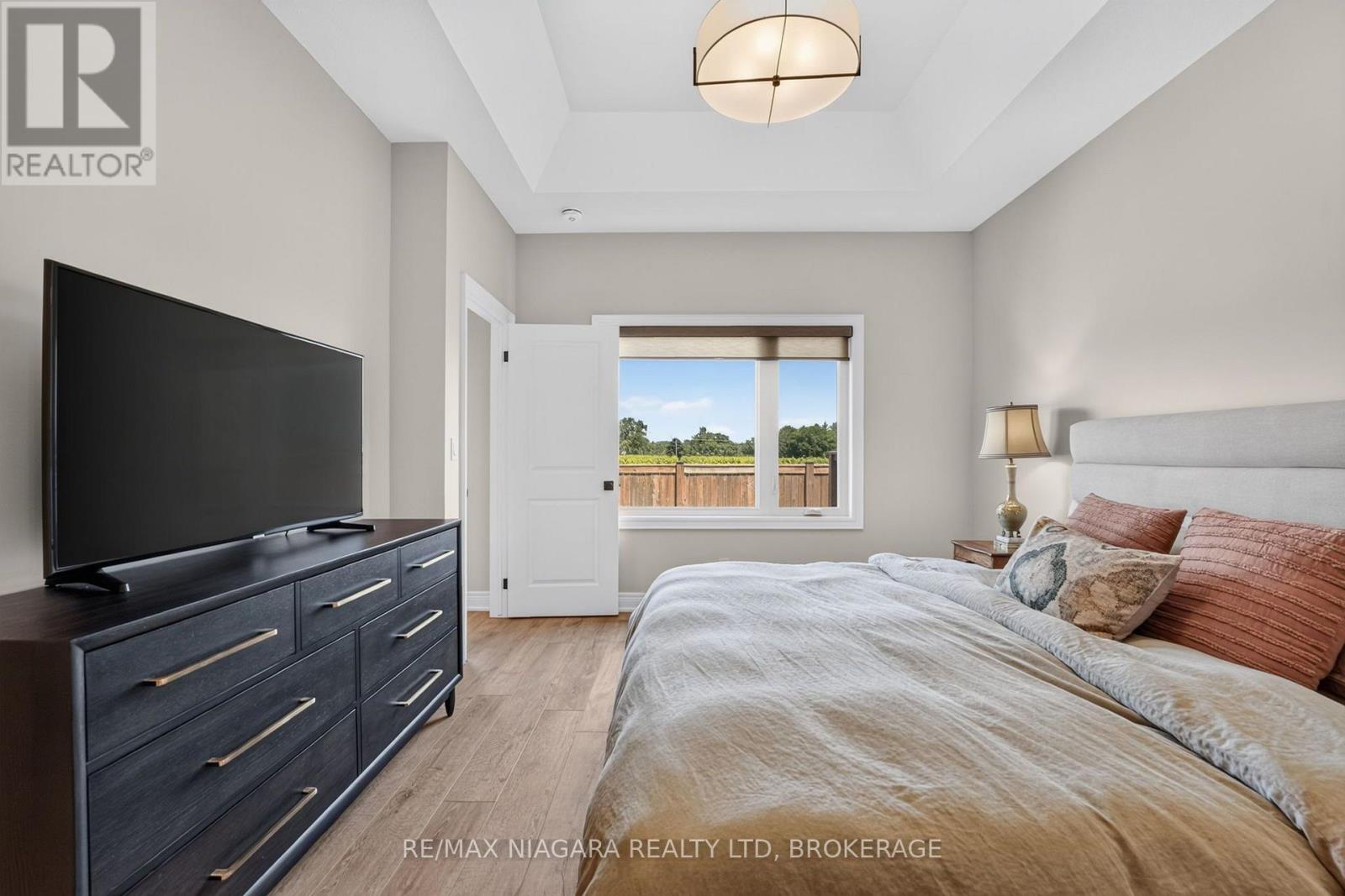 24 PEACHTREE LANE - Image 23