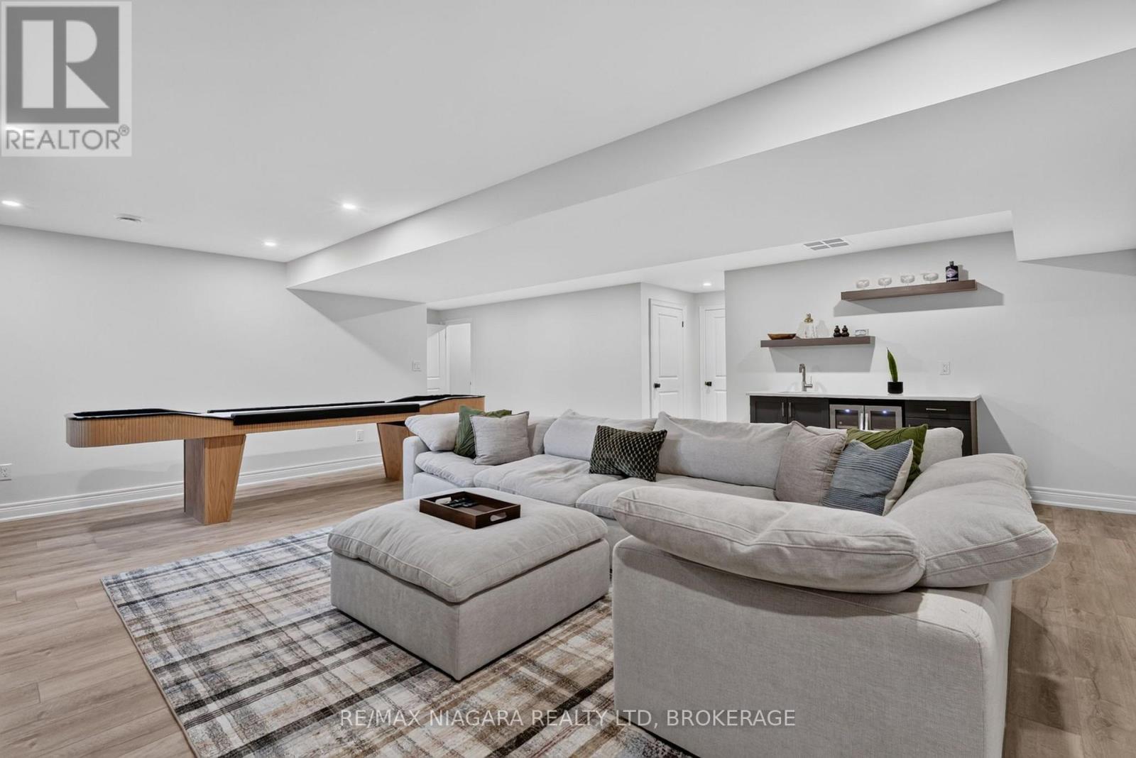 24 PEACHTREE LANE - Image 26