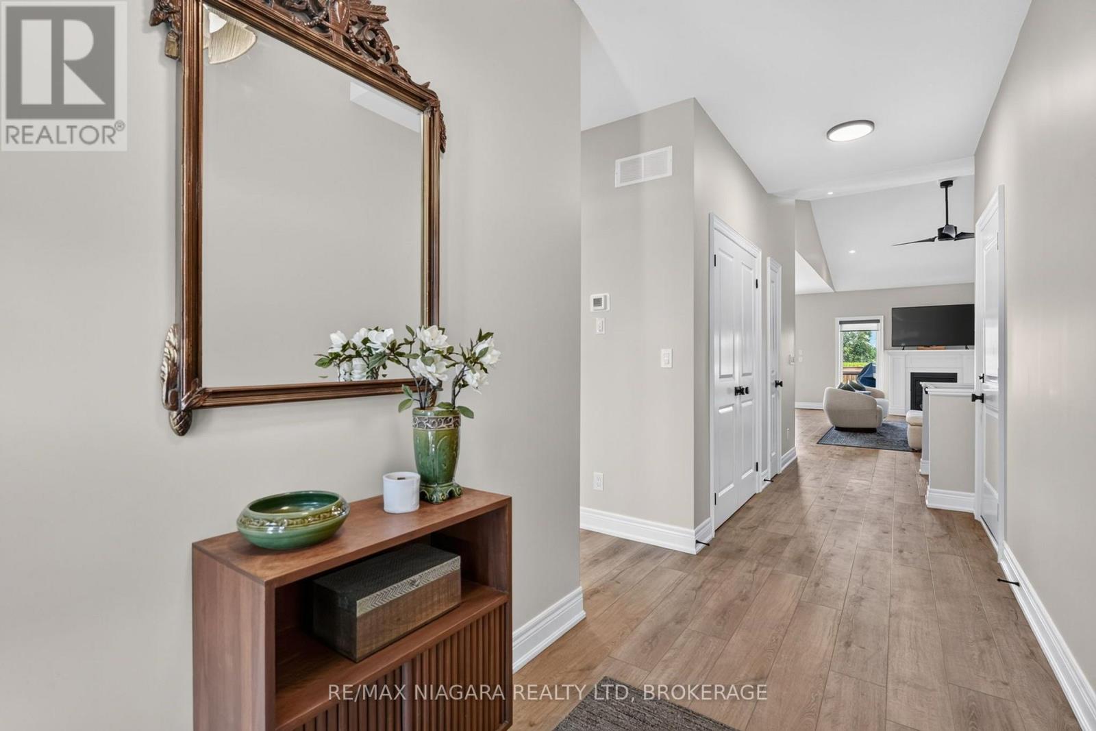 24 PEACHTREE LANE - Image 3