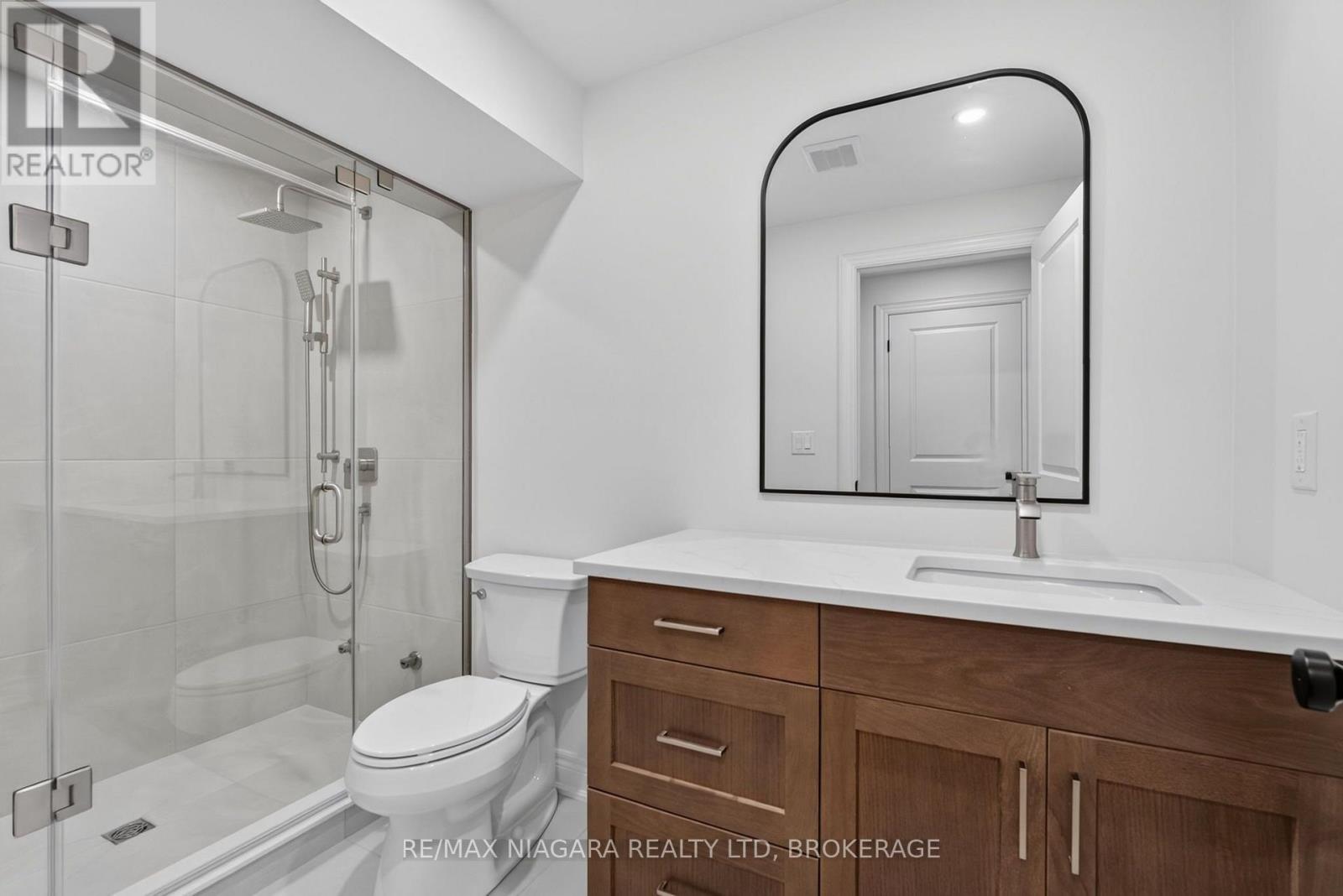 24 PEACHTREE LANE - Image 30