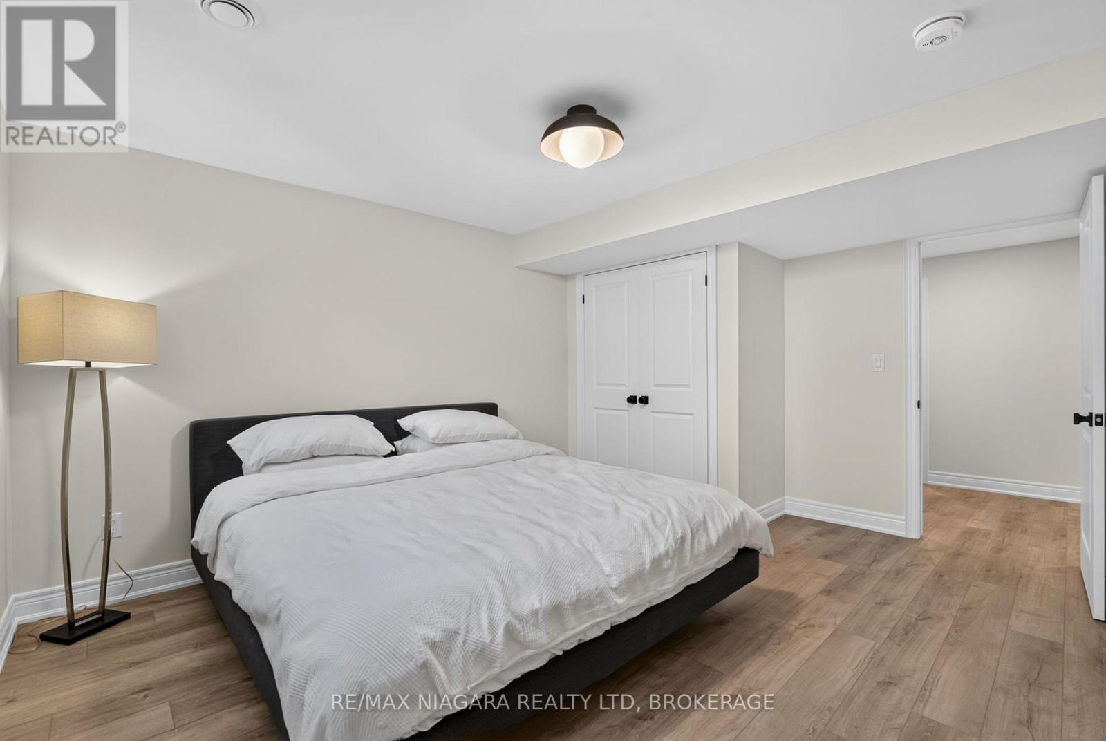 24 PEACHTREE LANE - Image 33