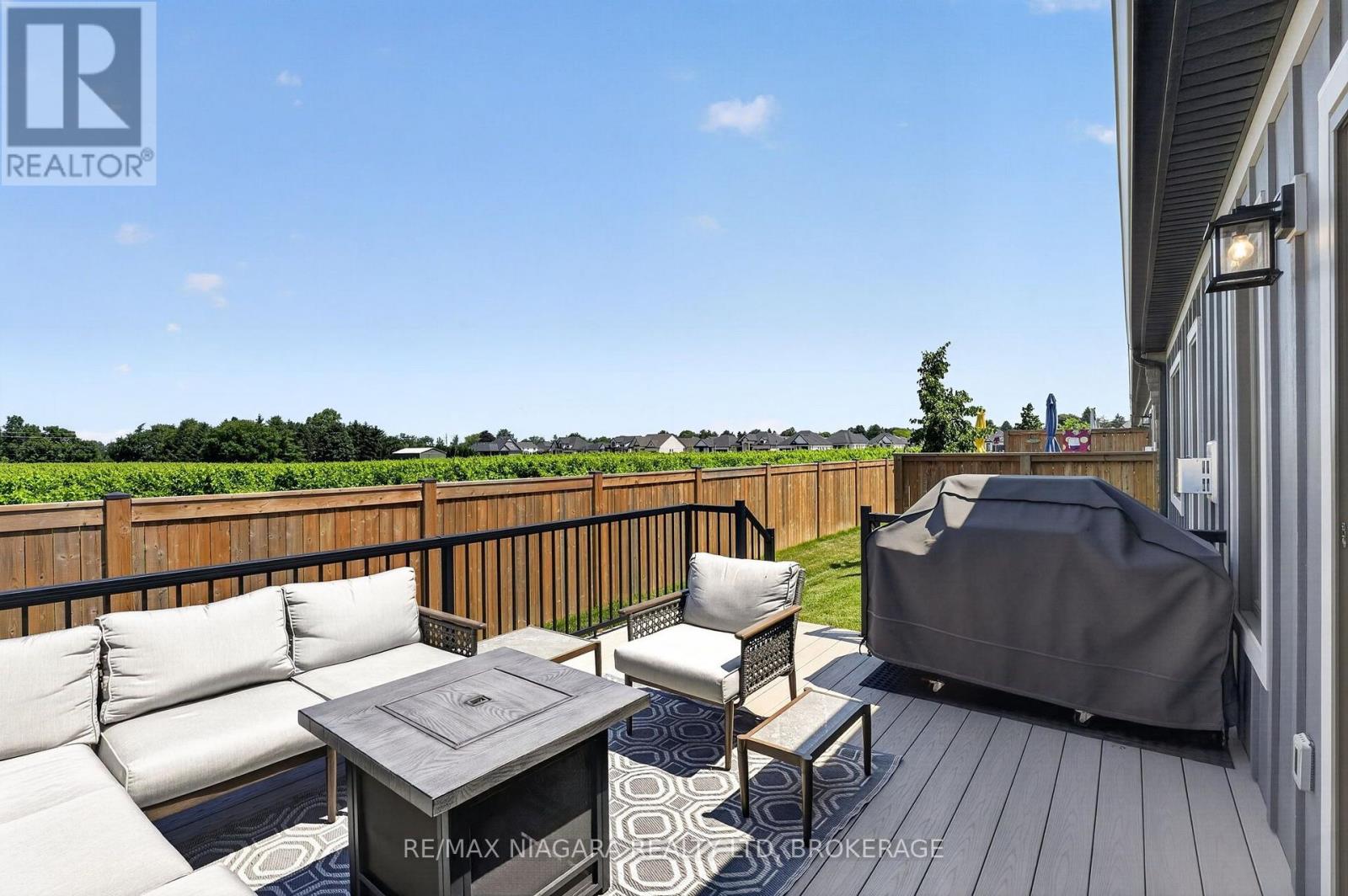 24 PEACHTREE LANE - Image 34