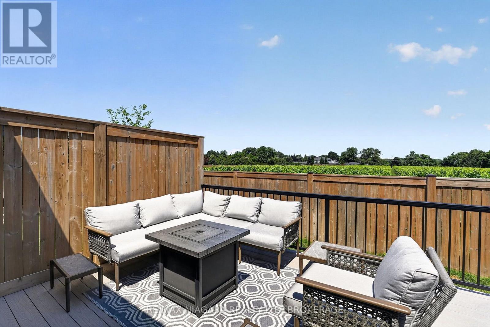 24 PEACHTREE LANE - Image 36