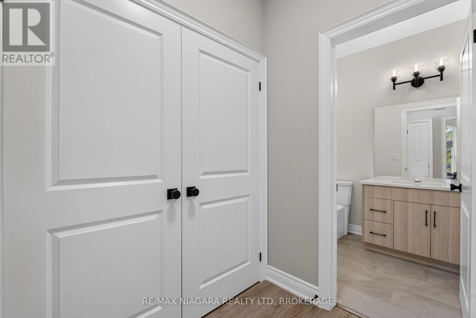 24 PEACHTREE LANE - Image 7