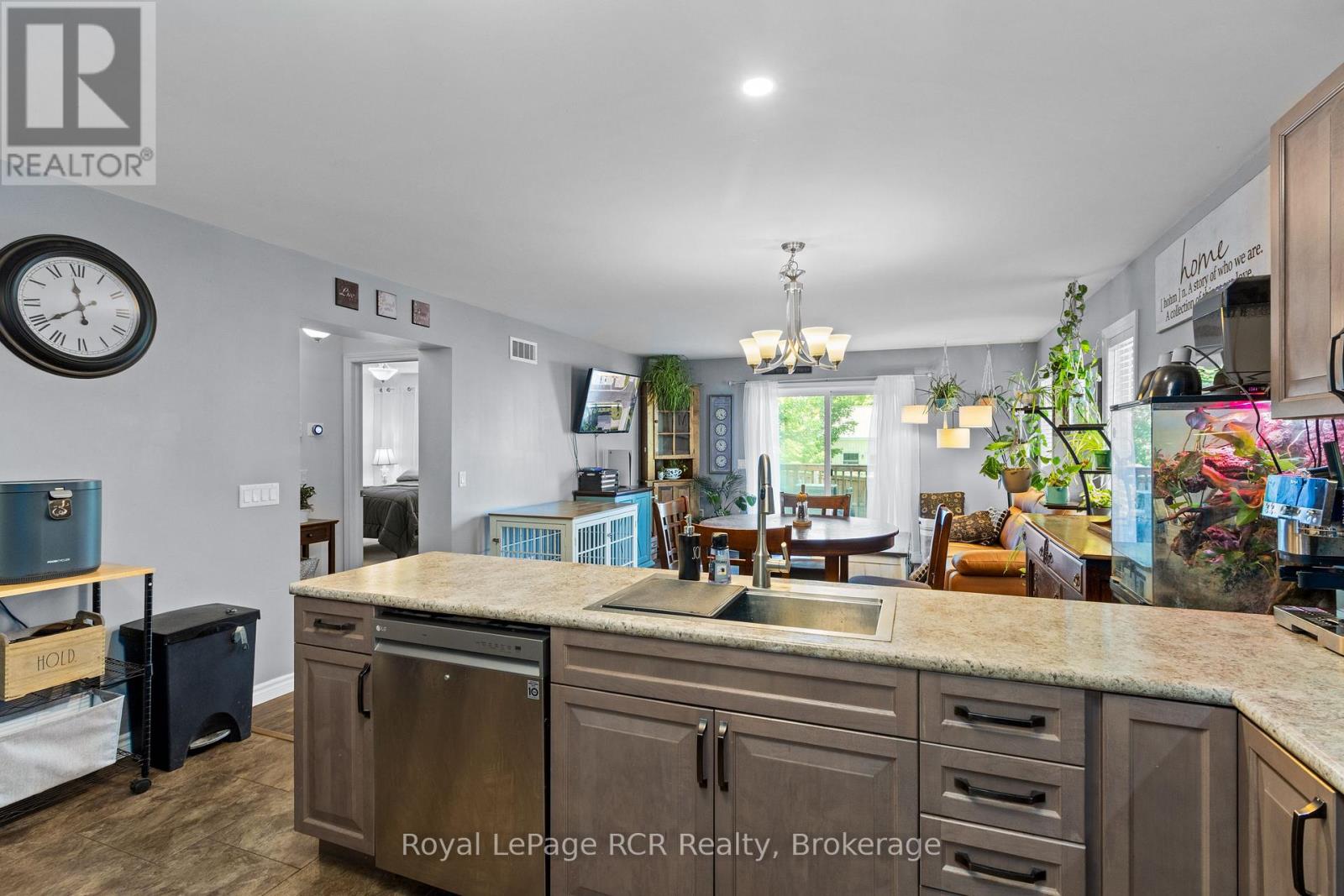 724 ELGIN STREET - 18