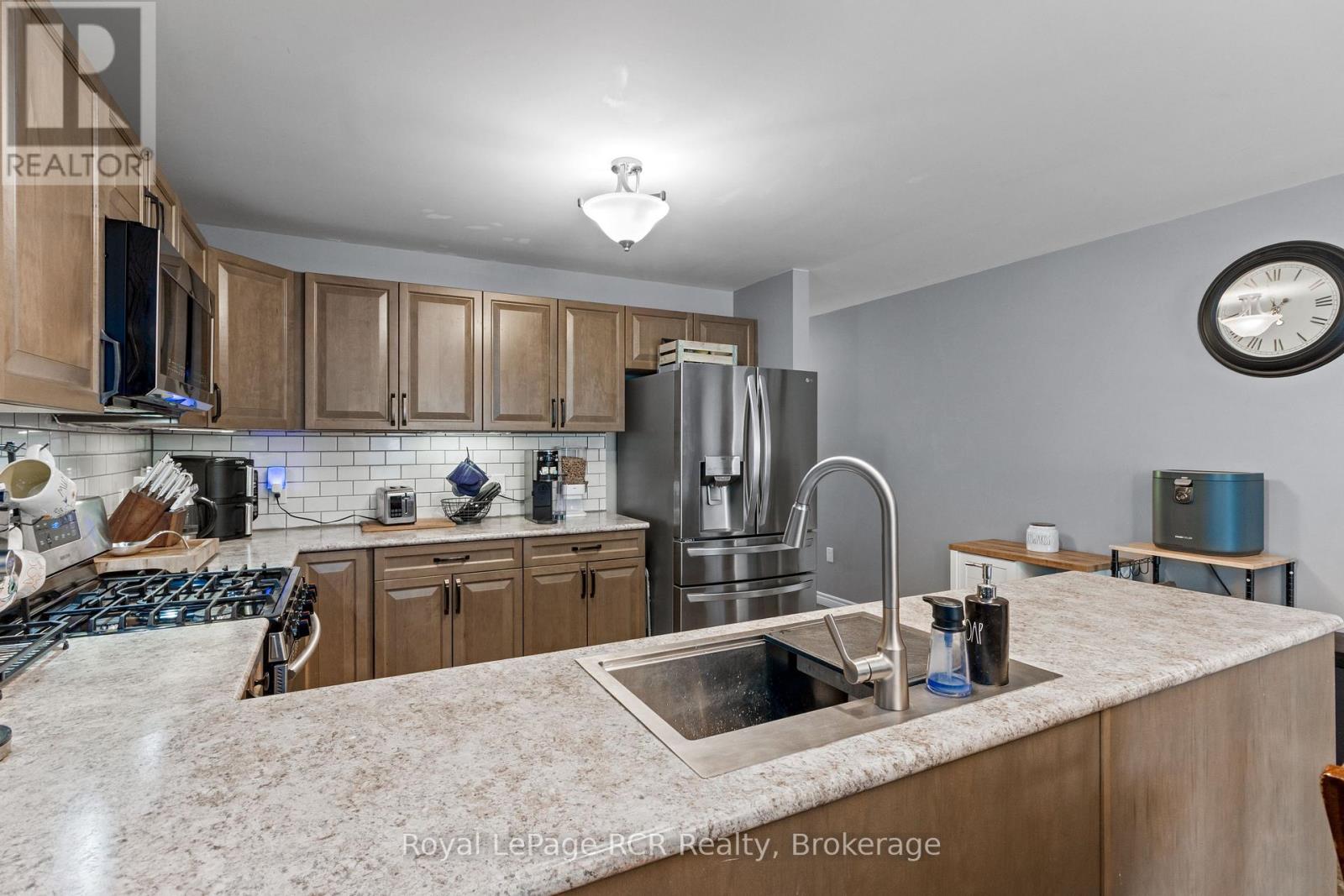 724 ELGIN STREET - 17