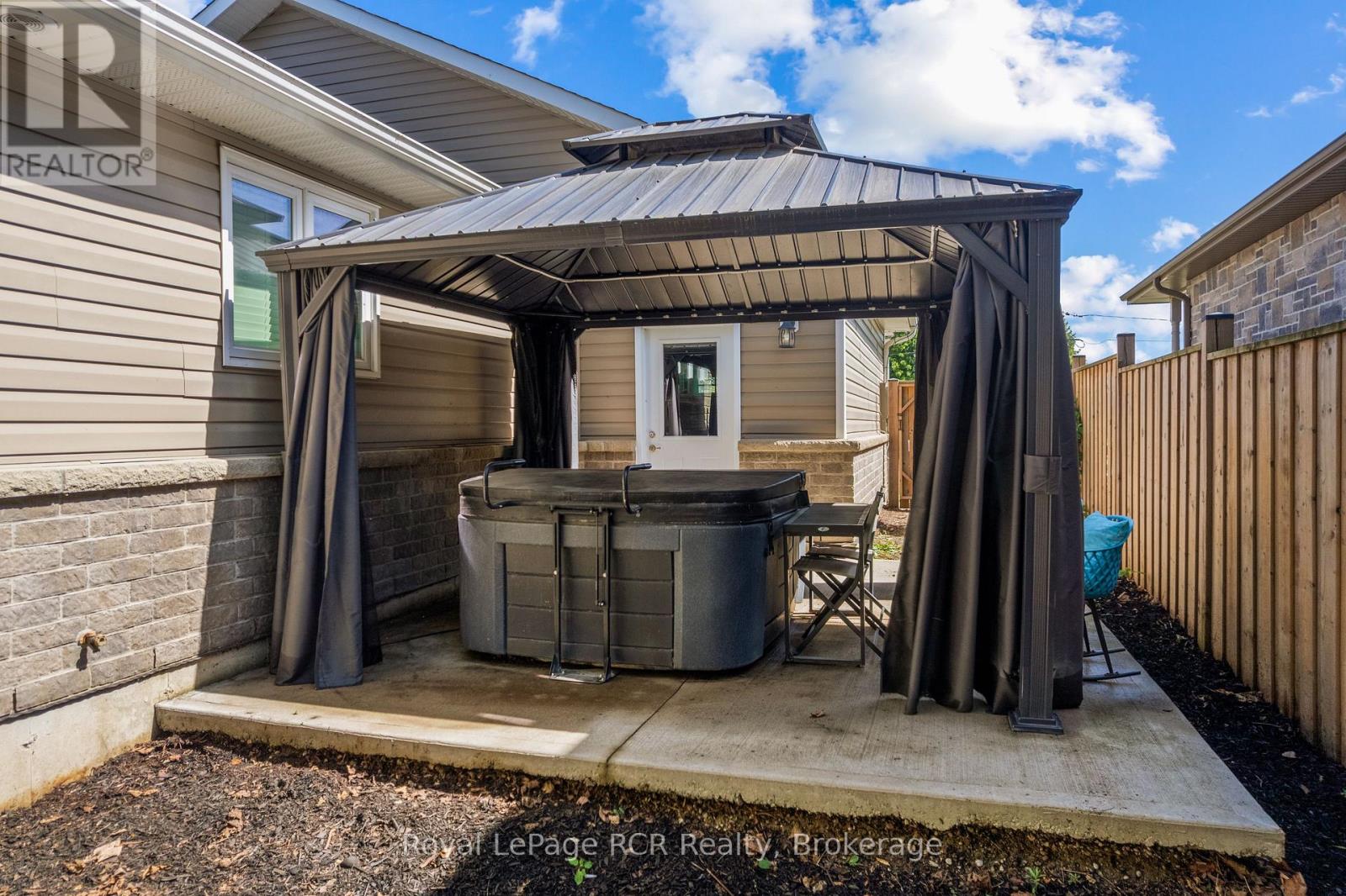724 ELGIN STREET - 9