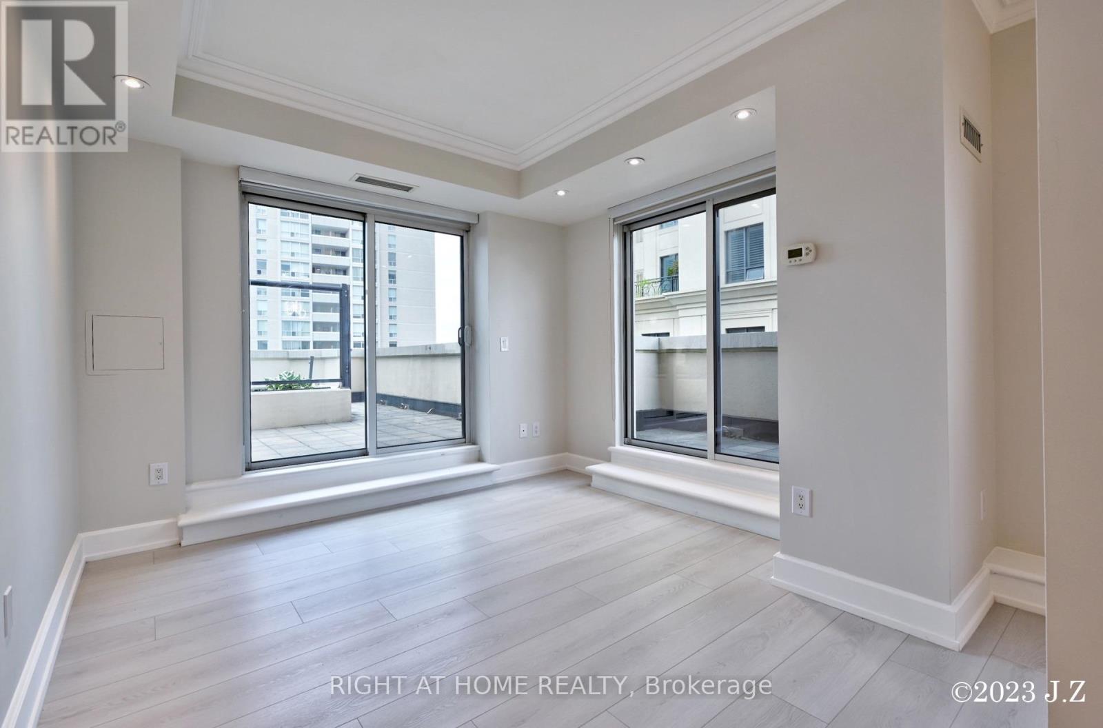 #PH15 650 SHEPPARD AVENUE E - 10